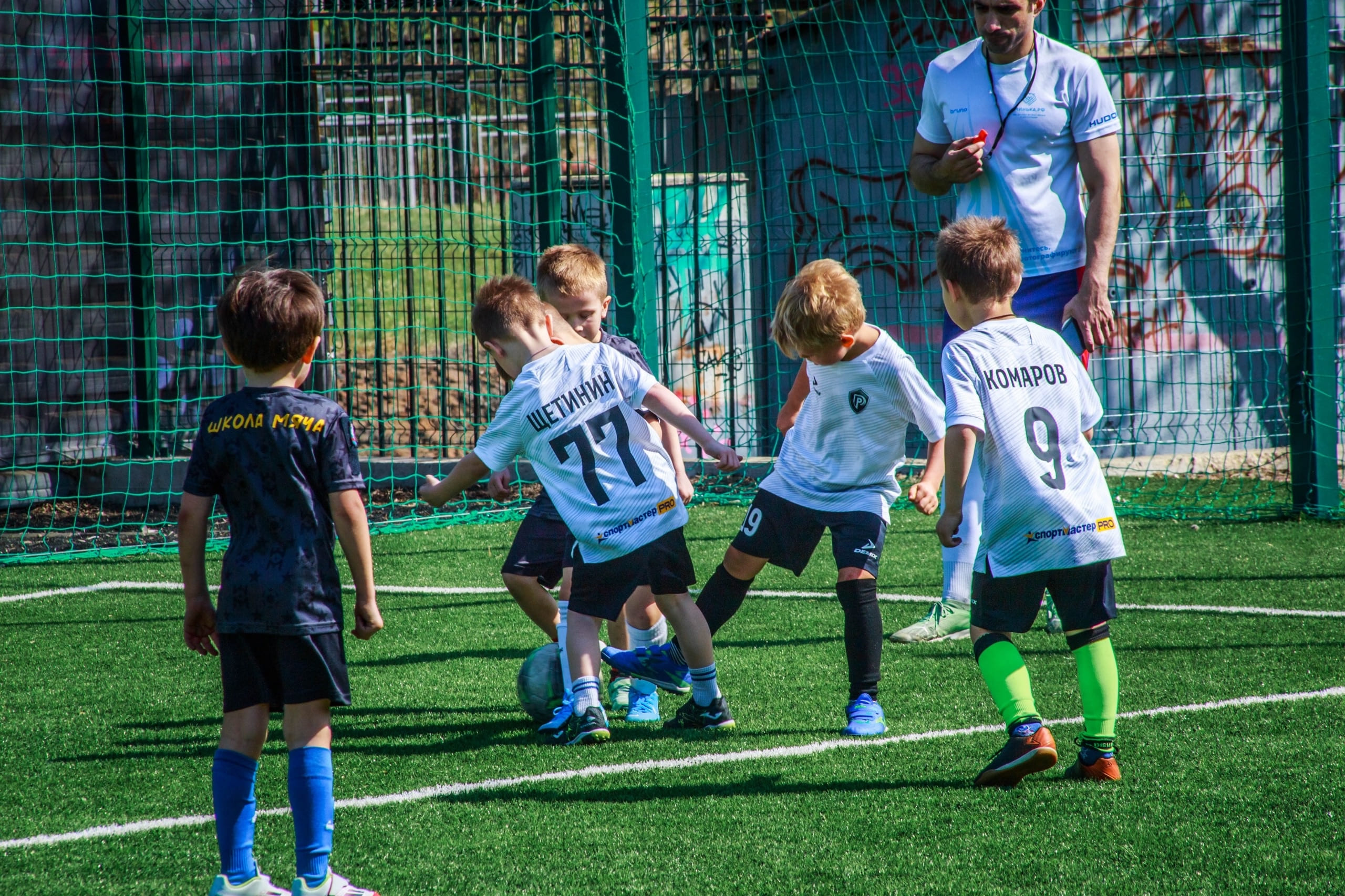 Школа мяча. Футбольный дневной кэмп Солнцево – городской лагерь, Москва, м. Солнцево. Путевки в детский лагерь на 2026 год, фото программы 1