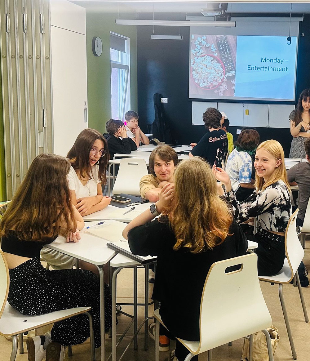 «13а. Английский лагерь для подростков», Санкт-Петербург, м. Чкаловская – 1.