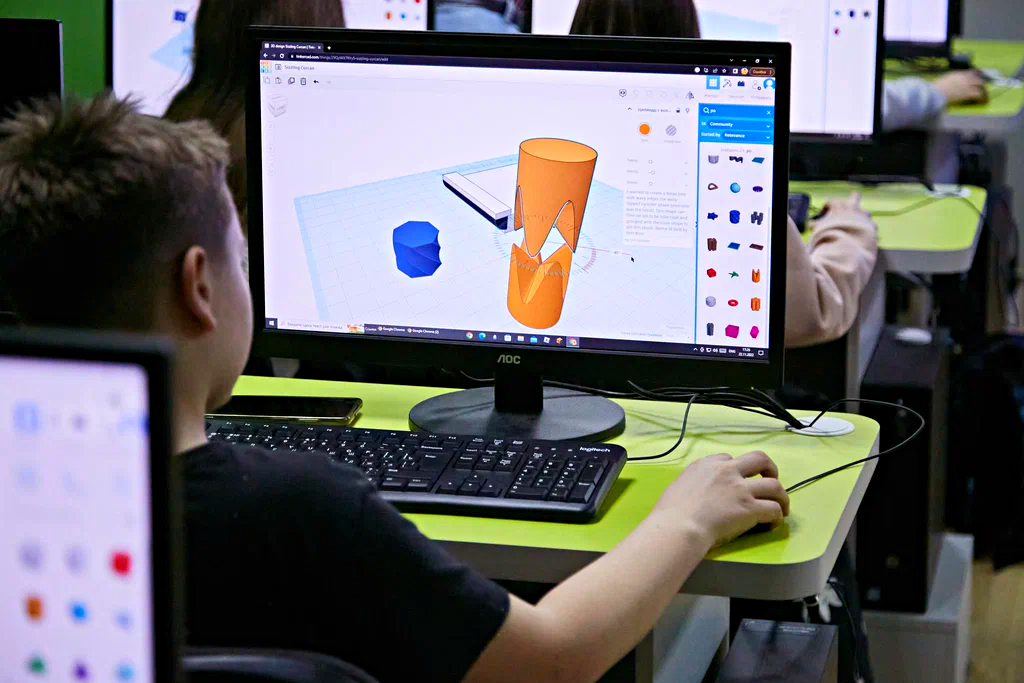 Компьютерная Академия TOP Стерлитамак – городской лагерь, Башкортостан, г. Стерлитамак. Путевки в детский лагерь на 2026 год, фото программы 3