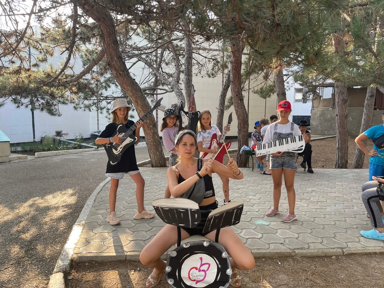 ДОП Радуга – оздоровительный лагерь, Крым, с. Песчаное. Путевки в детский лагерь на 2026 год, фото программы 1