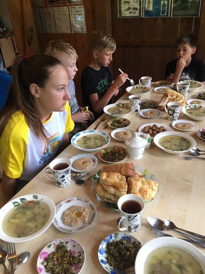 «AIRU CAMP» – английский лагерь, Алтай. Путевки в детский лагерь на 2023 год, фото питания 1