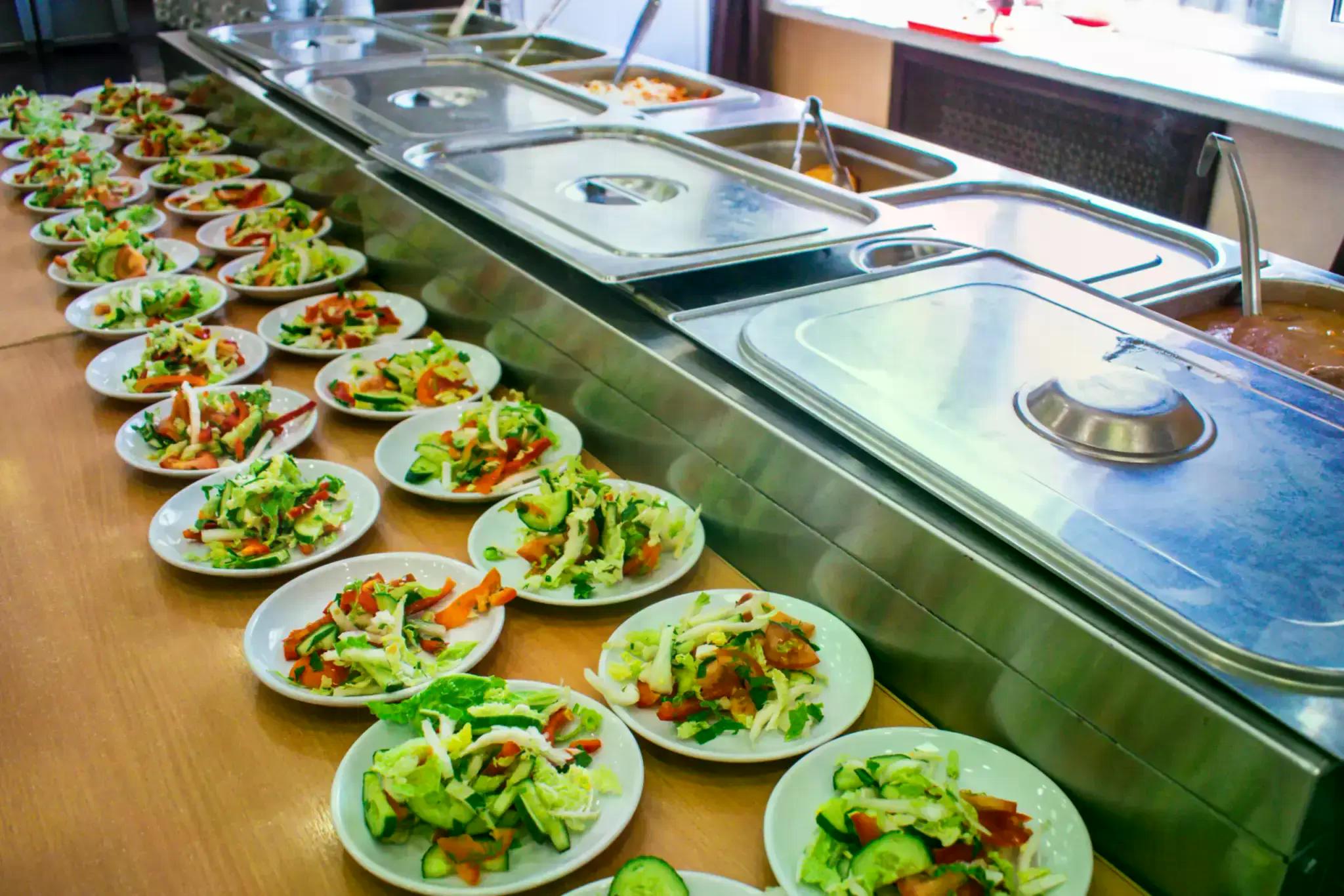 Enjoy Camp В кадре. Головинка – творческий лагерь, Калужская обл., Жуковский р-н. Путевки в детский лагерь на 2026 год, фото питания 3