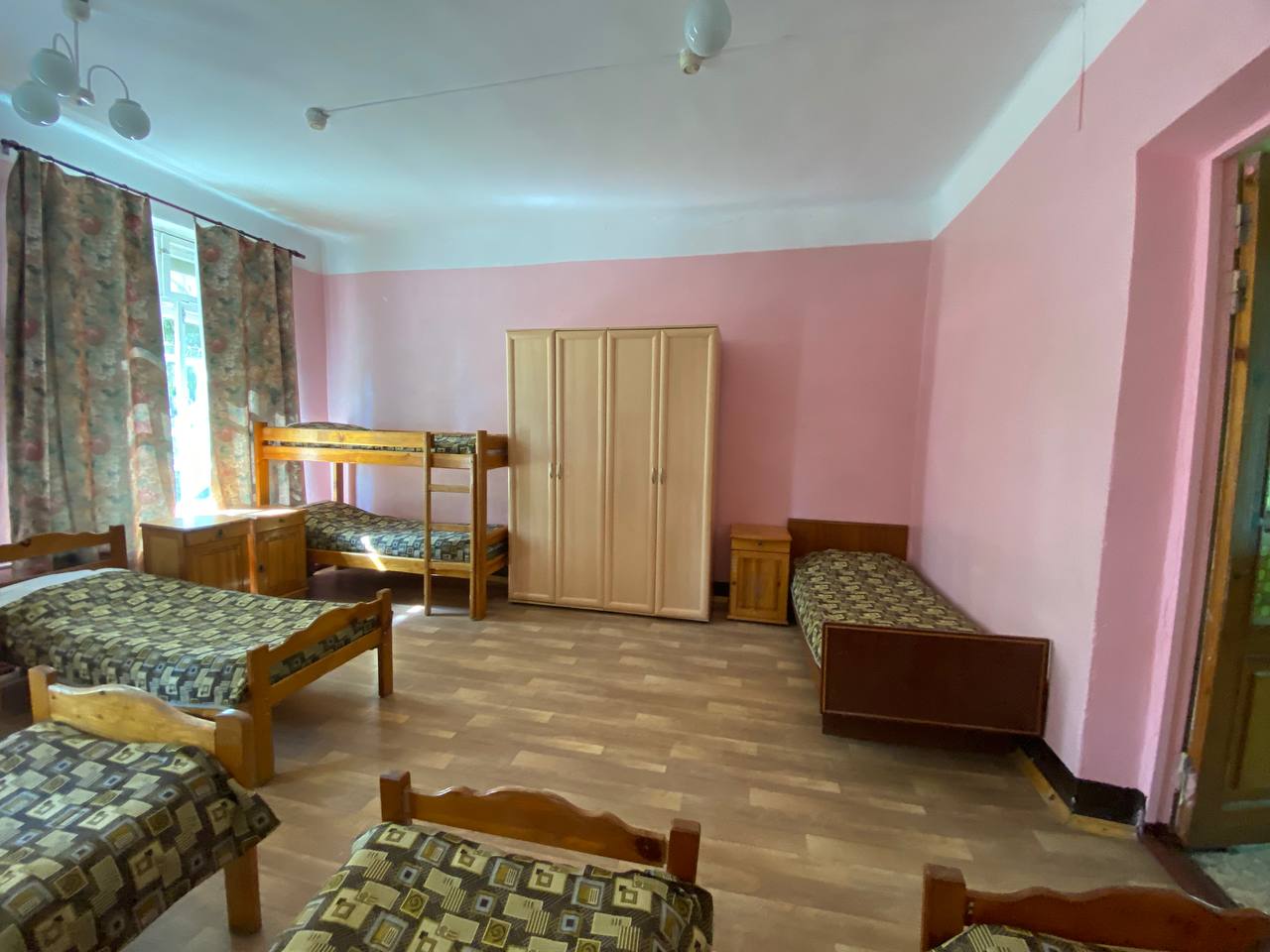 AzimovCamp. ДОЛ Адмиралтеец – IT и математический лагерь, Ленинградская обл., Гатчинский р-н. Путевки в детский лагерь на 2026 год, фото размещения 4