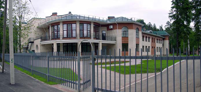 Подростково-детский творческий центр и лагерь Киноки. ДОЛ Адмиралтеец – творческий лагерь, Ленинградская обл., Гатчинский р-н. Путевки в детский лагерь на 2026 год, фото размещения 1