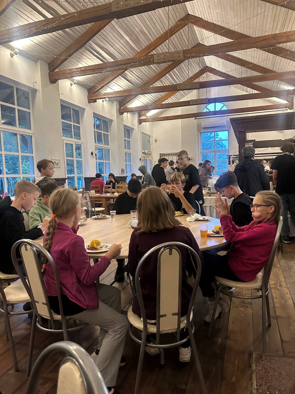 Лагерь Юайти. 4 Сезона – IT и математический лагерь, Московская обл., Серпуховский р-н. Путевки в детский лагерь на 2026 год, фото питания 3