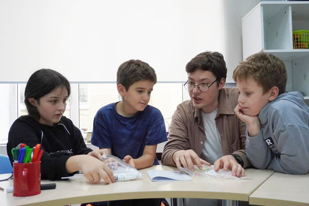 «Евразия. Английский клуб Vibes Camp», Москва, 2 филиала  – 1.