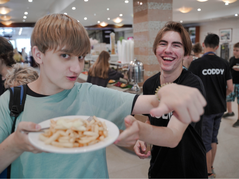 CODDY CAMP - программирование и дизайн – IT и математический лагерь, Калужская обл.. Путевки в детский лагерь на 2026 год, фото питания 3