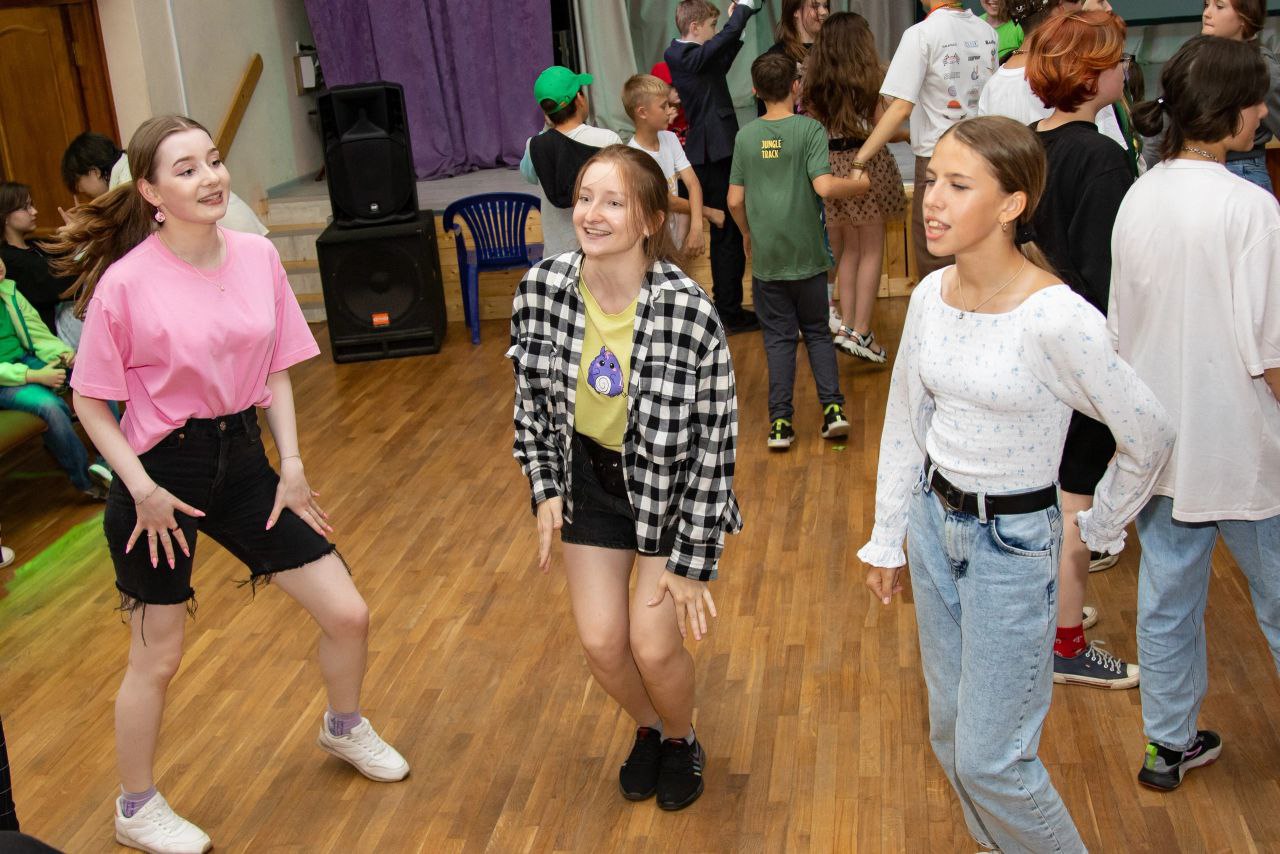 Подростково-детский творческий центр и лагерь Киноки. ДОЛ Адмиралтеец – творческий лагерь, Ленинградская обл., Гатчинский р-н. Путевки в детский лагерь на 2026 год, фото программы 1