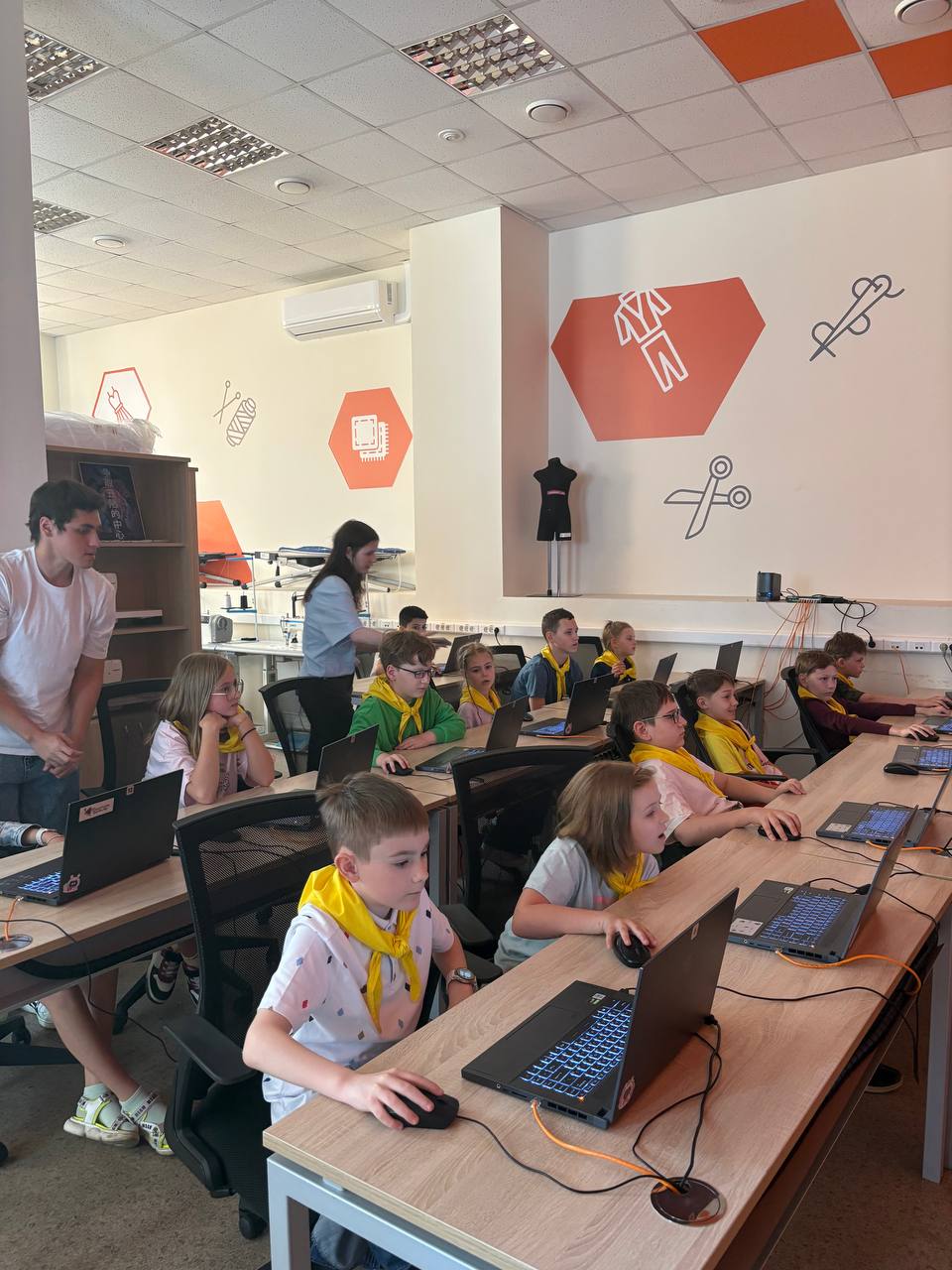 Английский хобби клуб Городские каникулы – городской лагерь, Москва, ВДНХ. Путевки в детский лагерь на 2026 год, фото программы 4