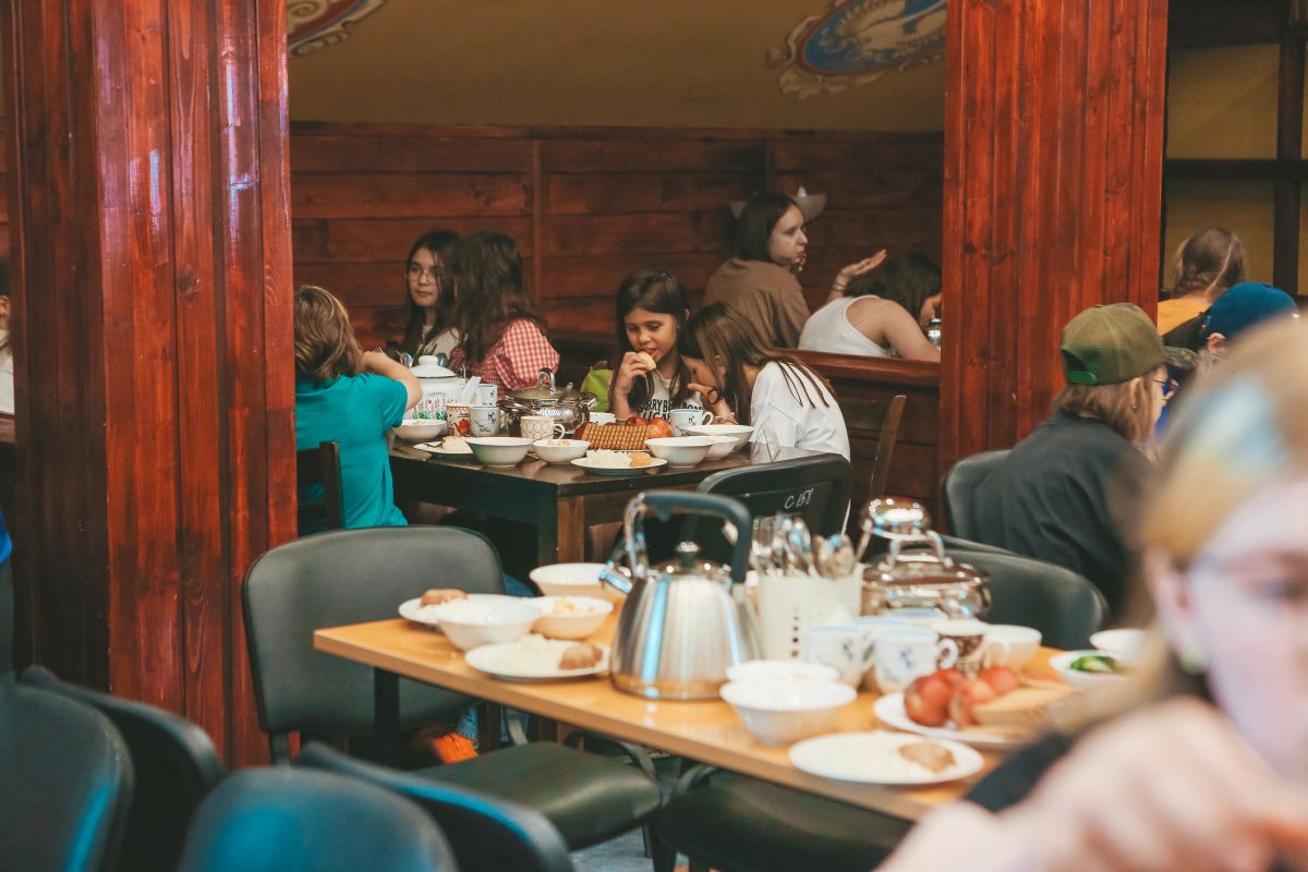 Komandor Сamp. Komandor Kids – спортивный лагерь, Калужская обл., Тарусский р-н. Путевки в детский лагерь на 2026 год, фото питания 4