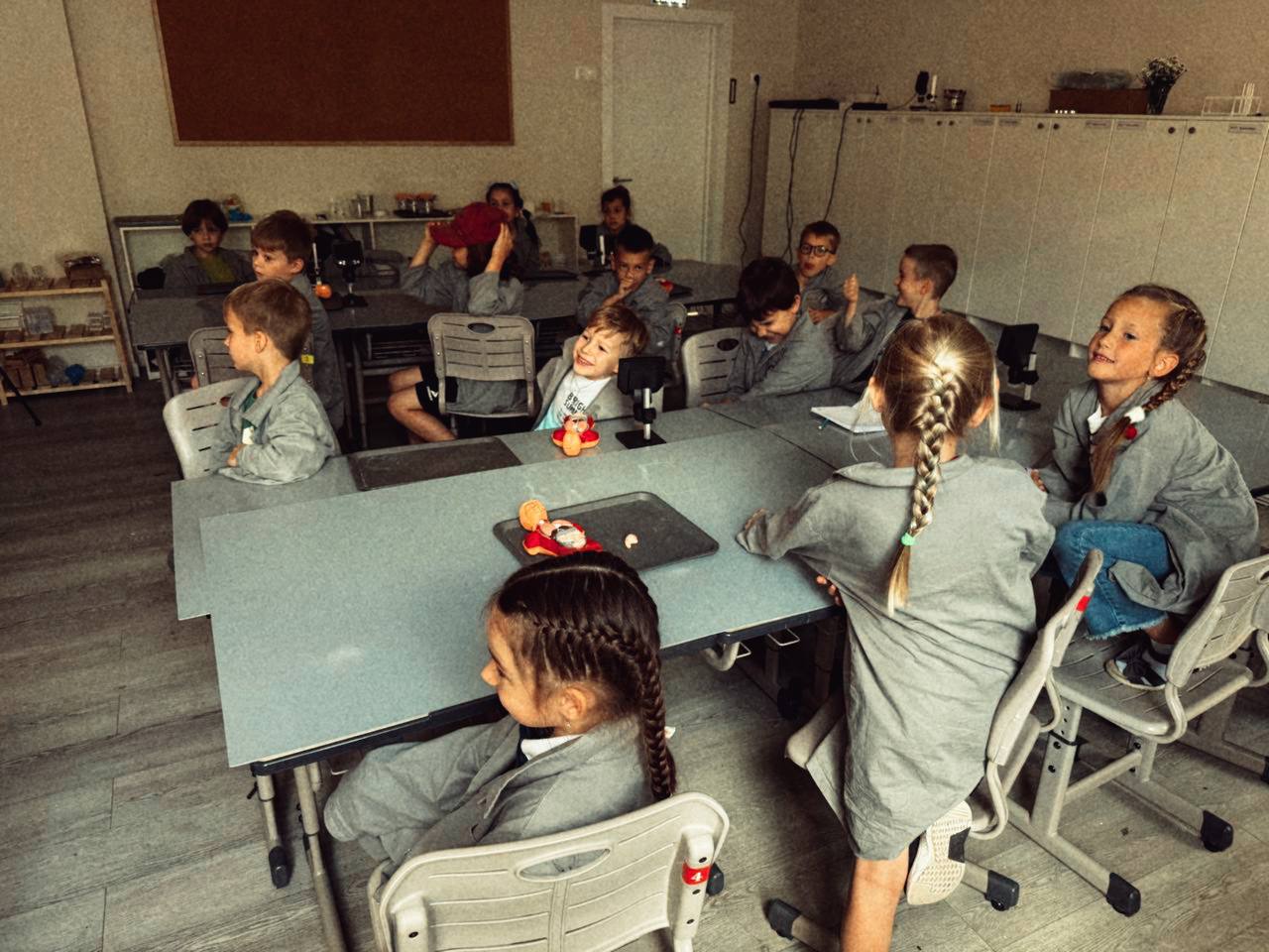 Sciencely. Летние городские лаборатории. Мичуринский – детская программа, Москва, м. Мичуринский проспект. Путевки на детские программы на 2026 год, фото размещения 1