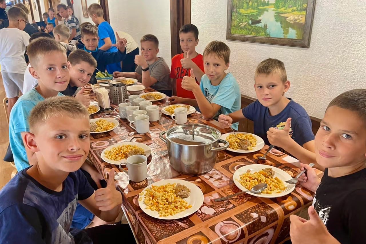 AzimovCamp. ДОЛ Адмиралтеец – IT и математический лагерь, Ленинградская обл., Гатчинский р-н. Путевки в детский лагерь на 2026 год, фото питания 1