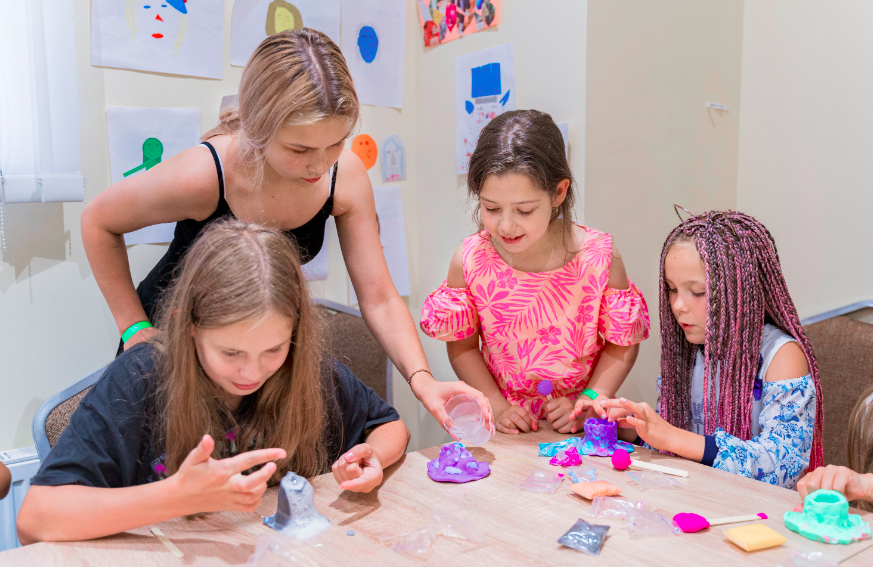 SportZania. Ершово – языковой лагерь, Московская обл., Ершово. Путевки в детский лагерь на 2026 год, фото программы 13