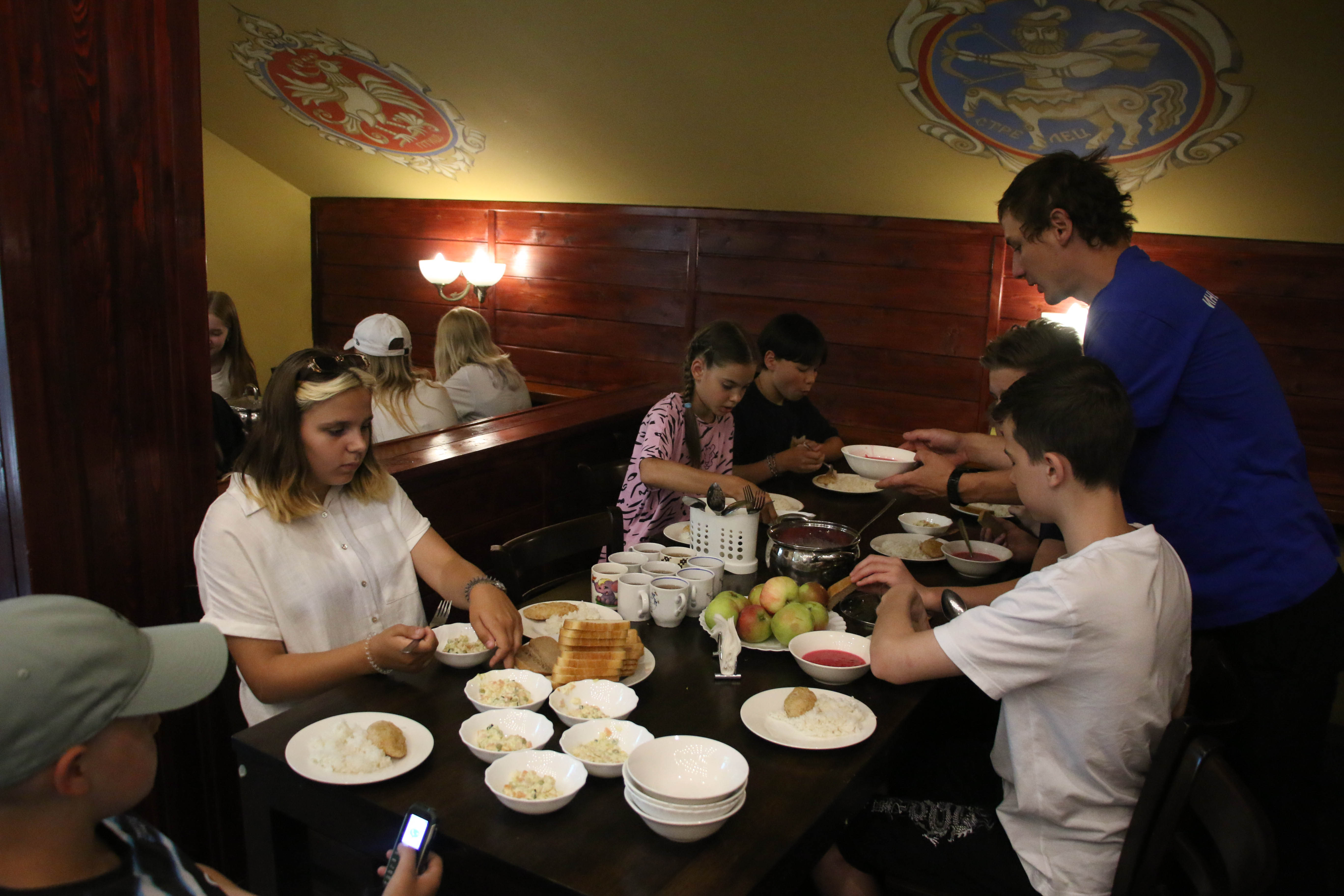 Komandor Camp. Мульти программа  – спортивный лагерь, Калужская обл., Таруса. Путевки в детский лагерь на 2026 год, фото питания 3