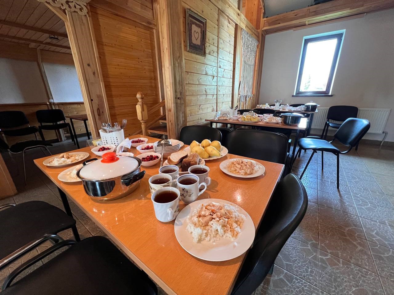 Komandor Camp. Мульти программа  – спортивный лагерь, Калужская обл., Таруса. Путевки в детский лагерь на 2026 год, фото питания 1