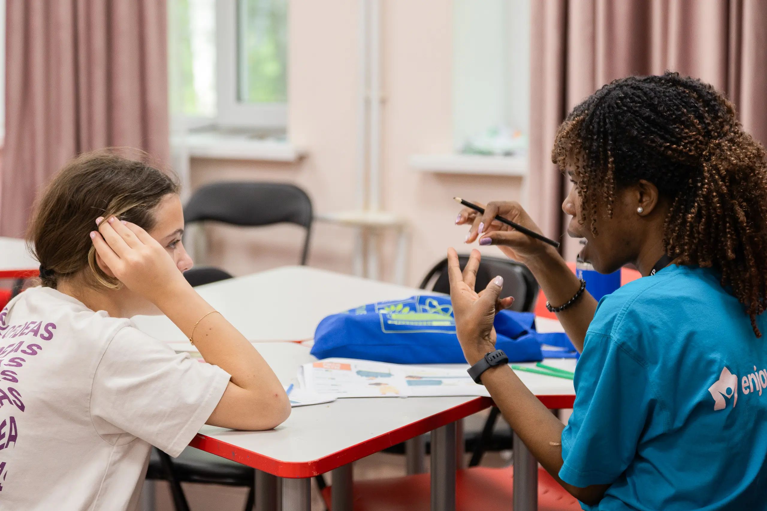 Enjoy Camp. English Level Up Ёлочки – языковой лагерь, Московская обл., Домодедово. Путевки в детский лагерь на 2026-2027 год, фото обучения 4