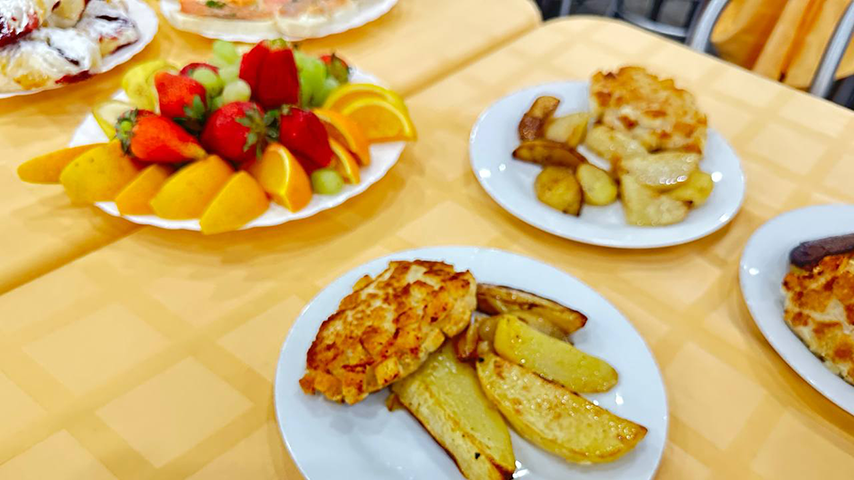 AzimovCamp в ДОЛ Буревестник – IT и математический лагерь, Санкт-Петербург, Курортный р-н. Путевки в детский лагерь на 2026 год, фото питания 3