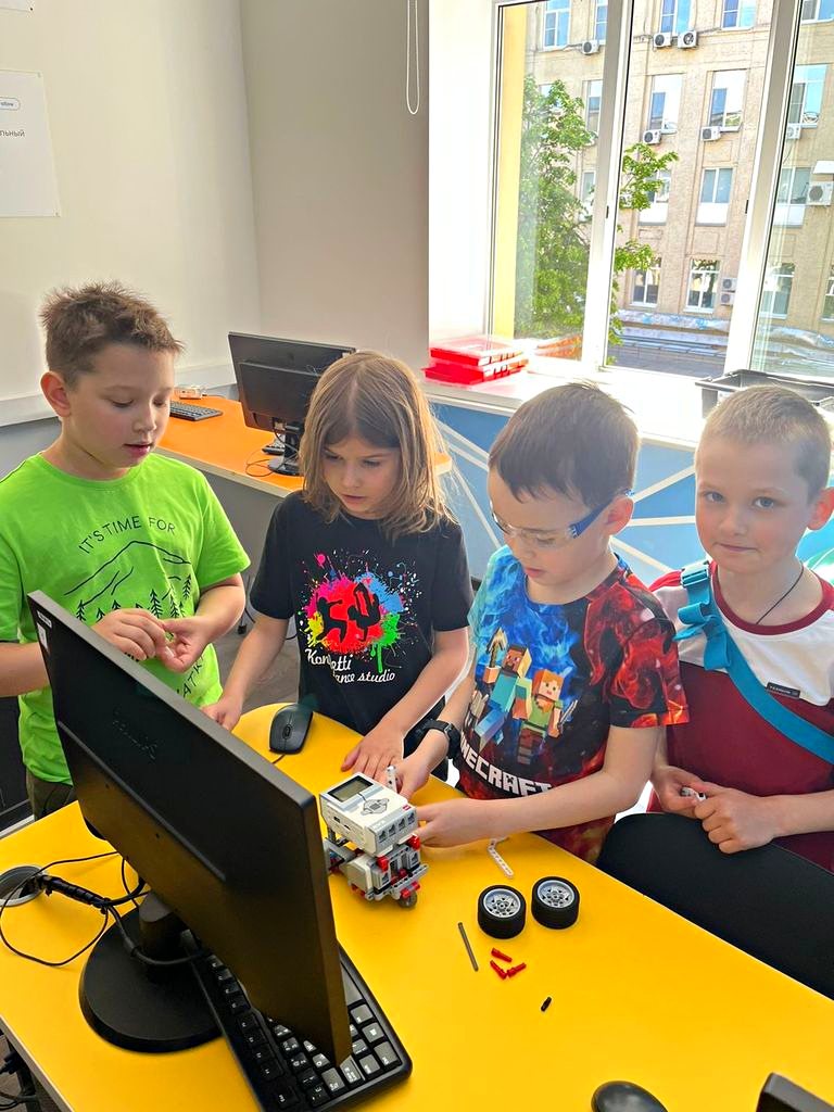 Компьютерная Академия TOP Стерлитамак – городской лагерь, Башкортостан, г. Стерлитамак. Путевки в детский лагерь на 2026 год, фото программы 1