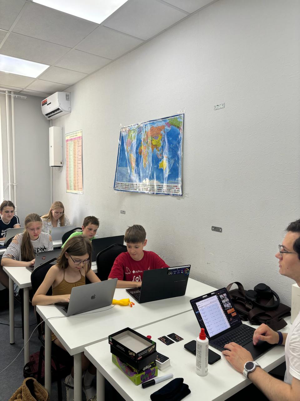 Лагерь Юайти. Трансформер – городской лагерь, Москва, м. Юго-Западная. Путевки в детский лагерь на 2026 год, фото программы 1