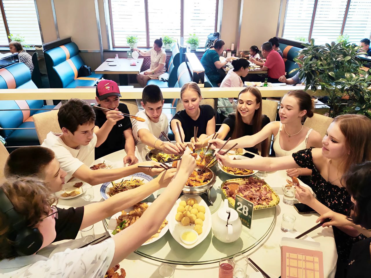 China Сlub Чудеса Поднебесной – детская программа, Китай, Пекин, Тяньцзинь, Сиань. Путевки на детские программы на 2026 год, фото питания 1