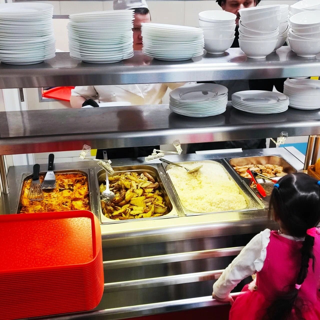 Международная школа Санкт-Петербурга ISSPb – детская программа, Санкт-Петербург, м. Чкаловская. Путевки на детские программы на 2026 год, фото питания 3