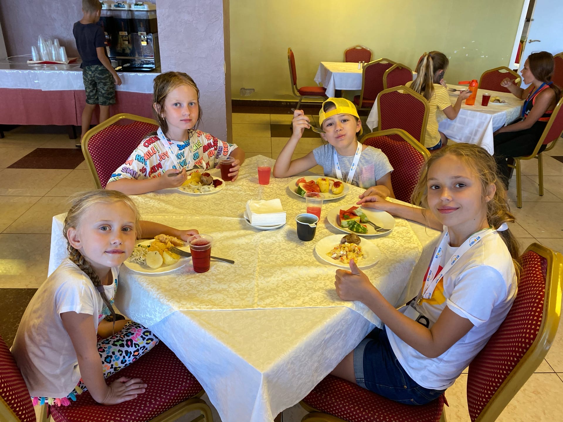 ВТОЧКУ – языковой лагерь, Краснодарский край, Сочи. Путевки в детский лагерь на 2026 год, фото питания 13