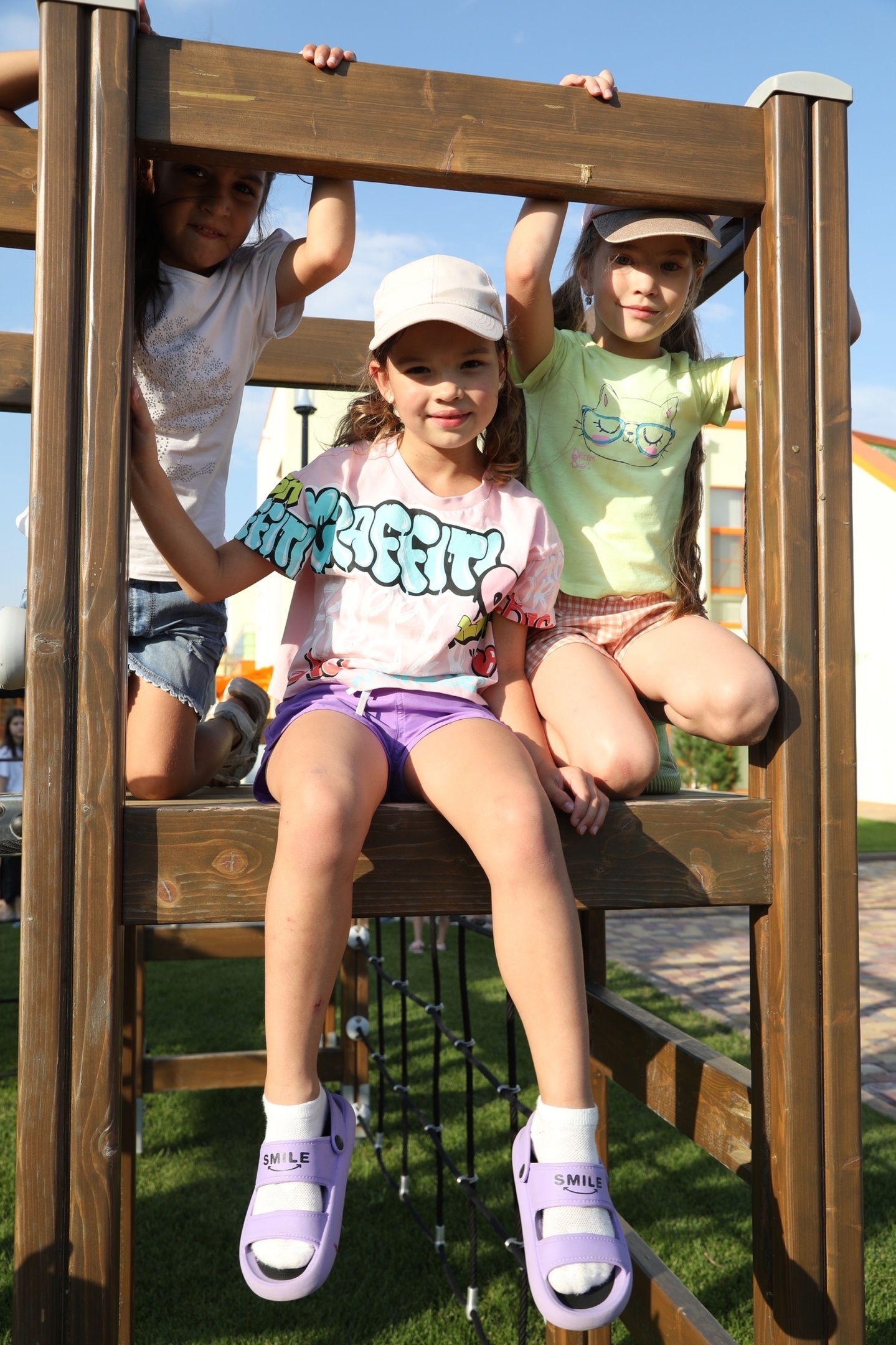 Страна Чудес в ДОЛ Жар-птица – языковой лагерь, Волгоградская обл., Городищенский р-н. Путевки в детский лагерь на 2026 год, фото программы 8