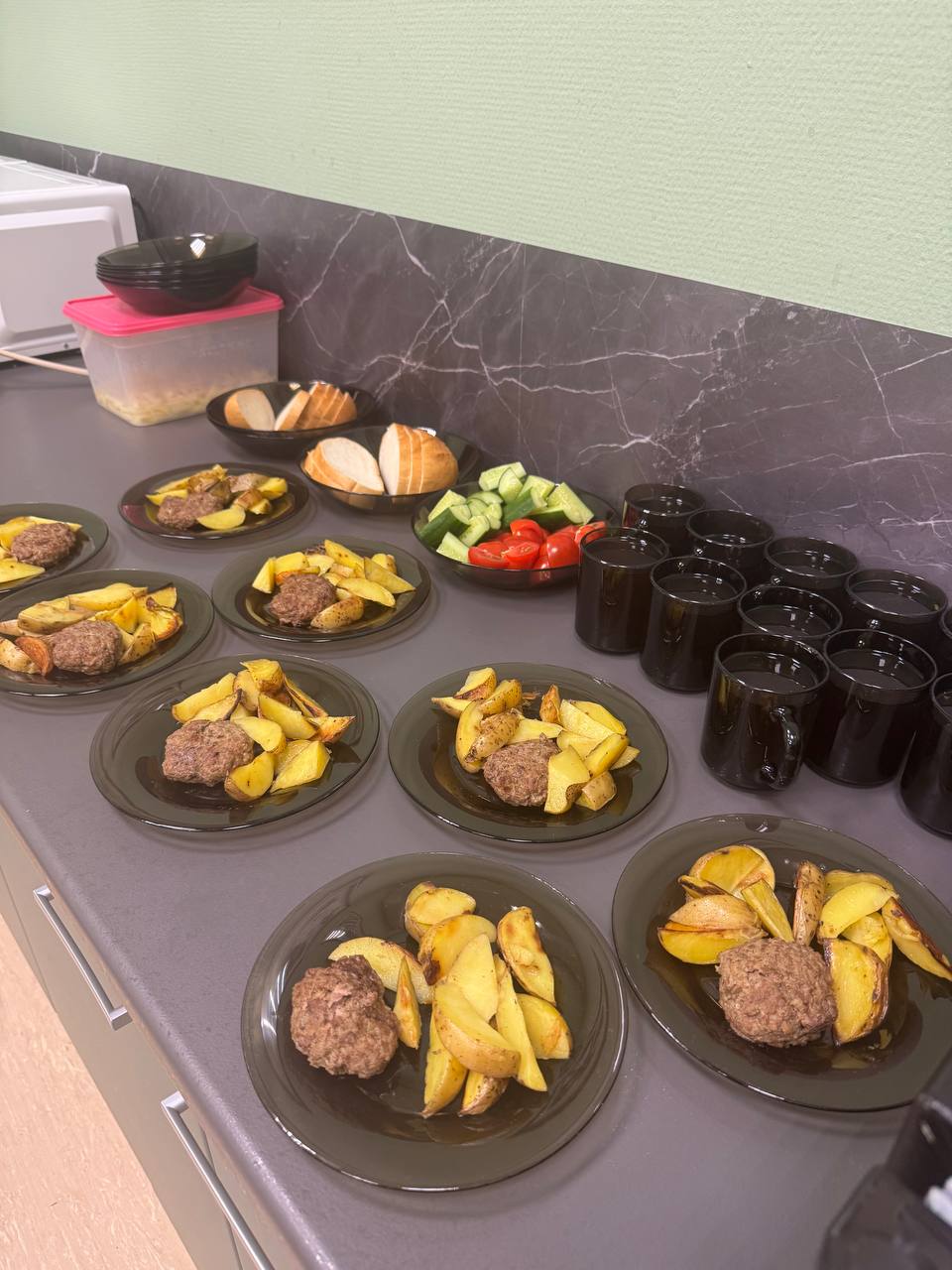 Школа Бумеранг. Лето в особняке – детская программа, Москва, м. Курская. Путевки на детские программы на 2026 год, фото питания 1