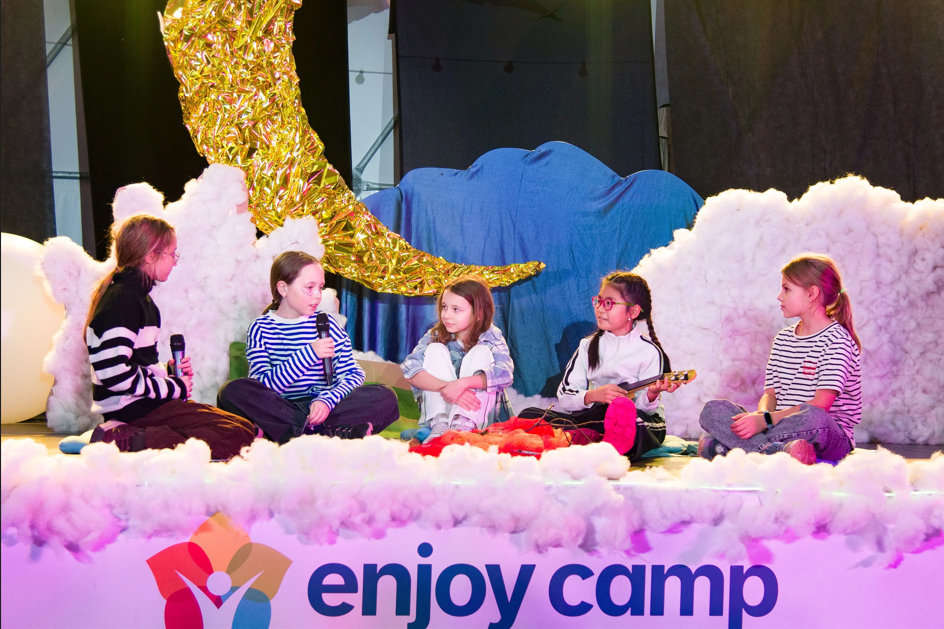 Образовательный интенсив Enjoy AI Camp. Ёлочки – детская программа, Московская обл., Домодедово. Путевки на детские программы на 2026 год, фото программы 1
