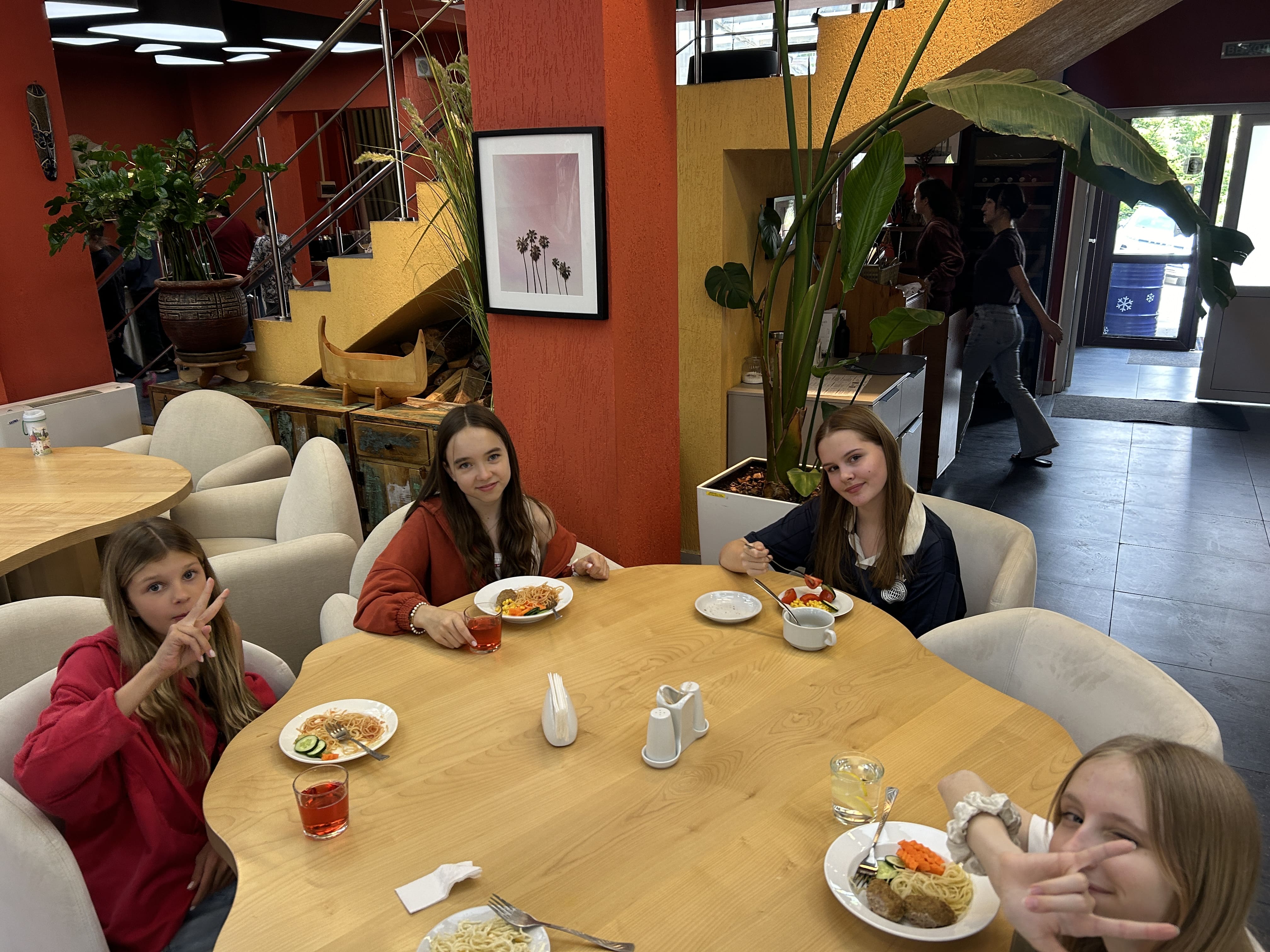 Active Lingua Camp. Сочи (Красная Поляна) – языковой лагерь, Краснодарский край, Сочи. Путевки в детский лагерь на 2026 год, фото питания 3