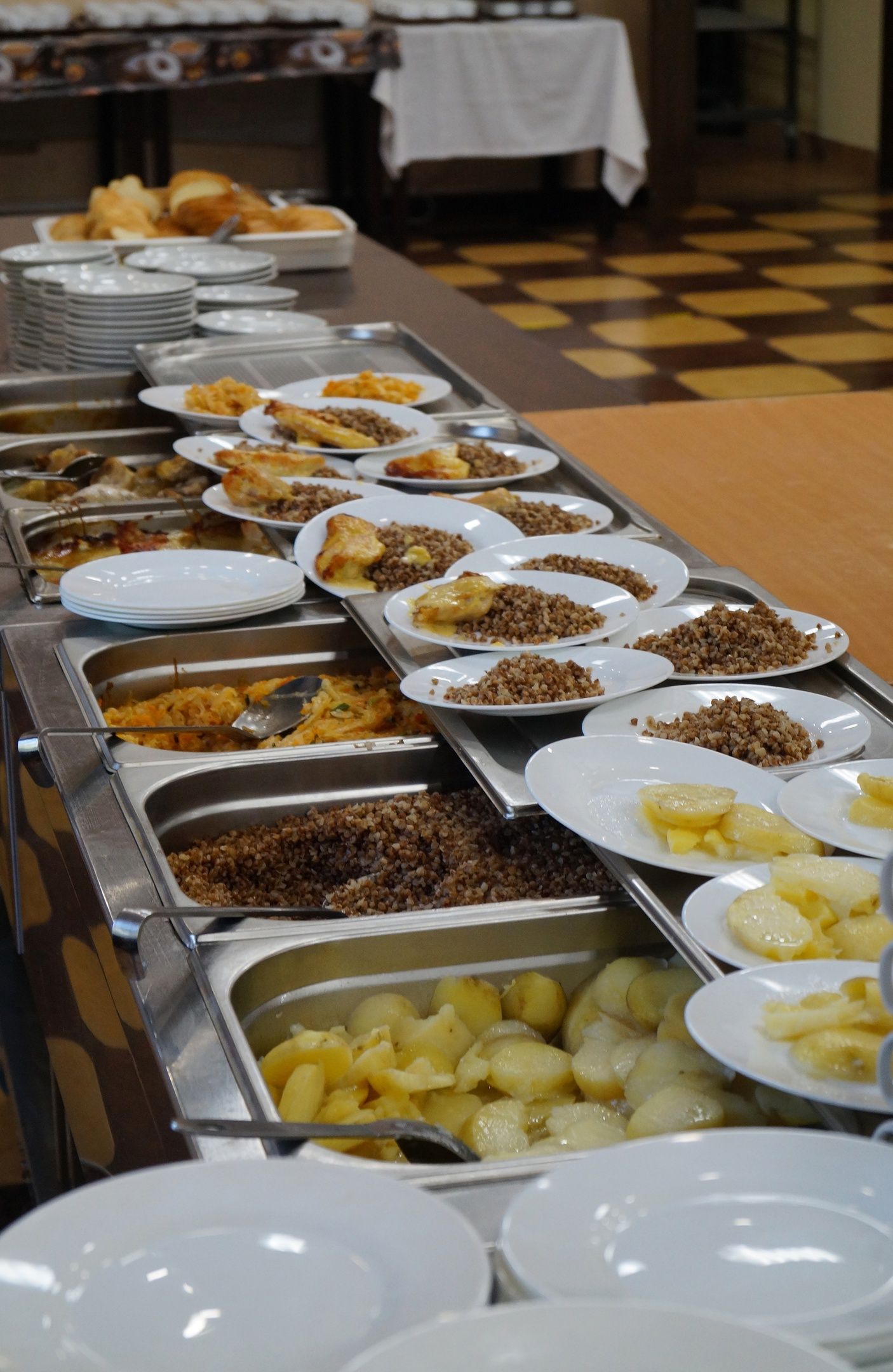 Enjoy Camp. В кадре. Ёлочки – творческий лагерь, Московская обл., Домодедово. Путевки в детский лагерь на 2026 год, фото питания 2