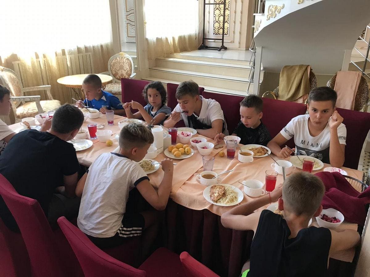 «Планета спорта» – футбольный лагерь в Крыму, фото питания 1