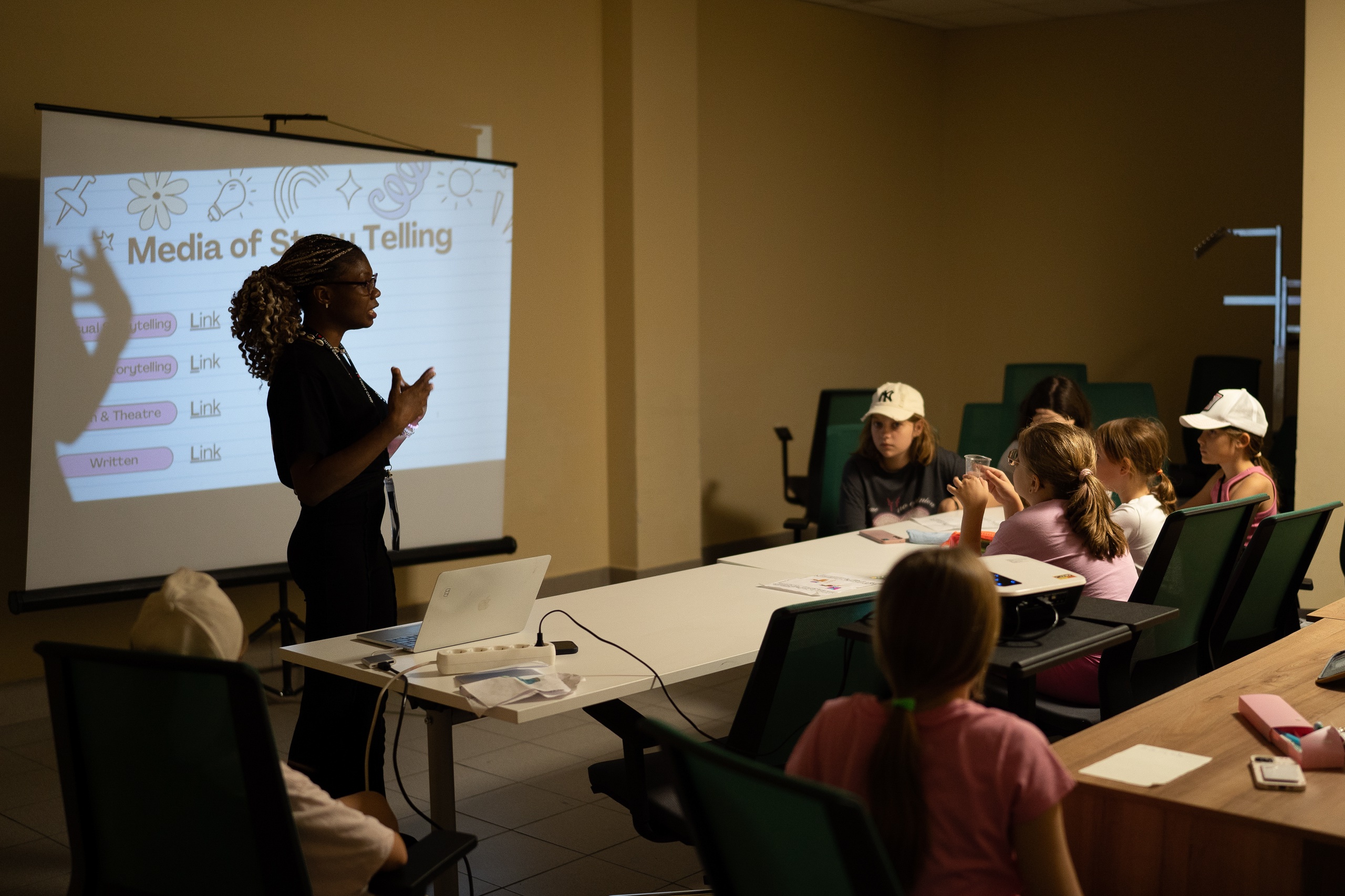 Enjoy Camp. English Жаворонки – языковой лагерь, Московская обл., Одинцово. Путевки в детский лагерь на 2026 год, фото обучения 3