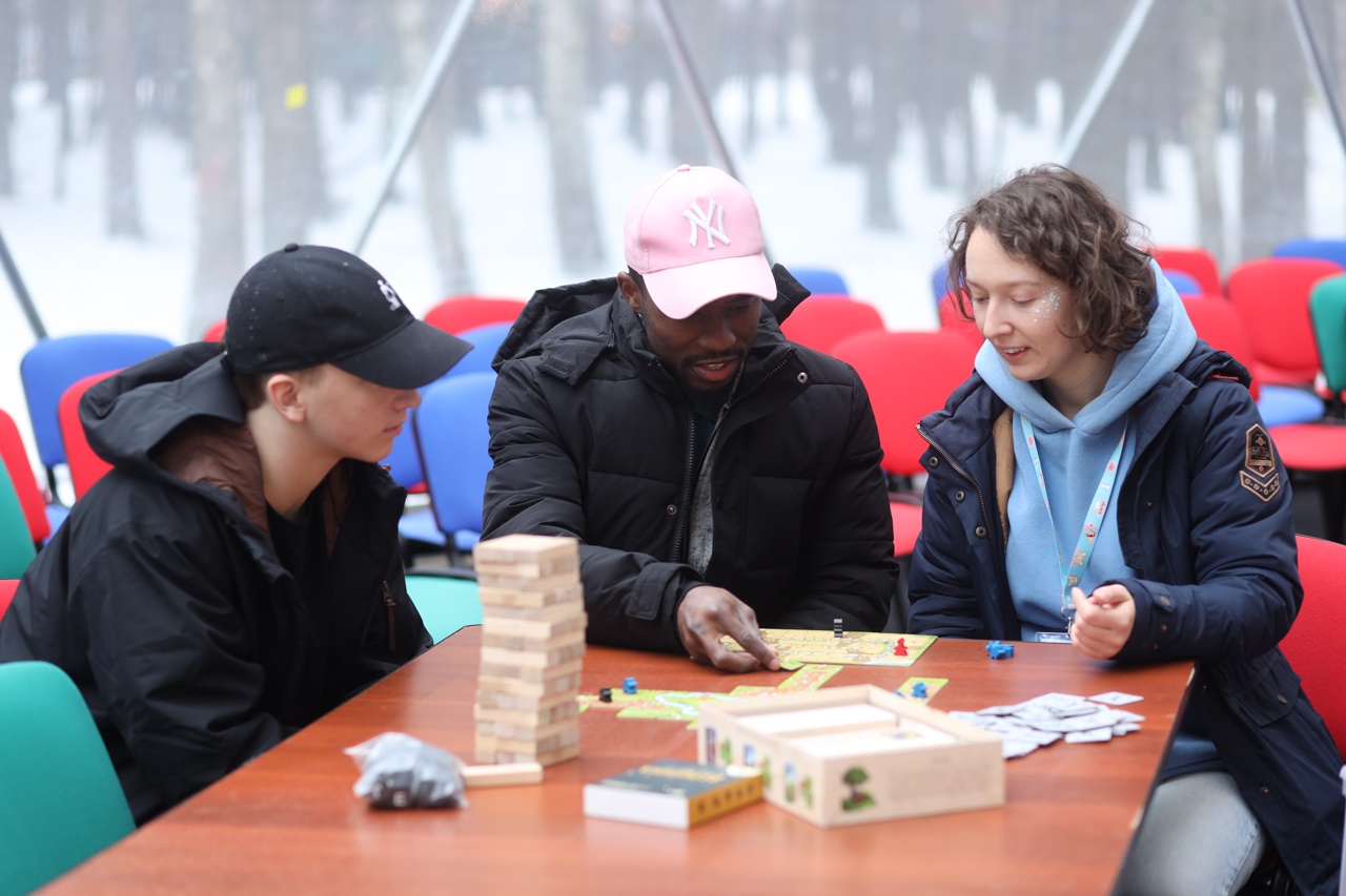 Enjoy Camp. В кадре. Ёлочки – творческий лагерь, Московская обл., Домодедово. Путевки в детский лагерь на 2026 год, фото программы 2