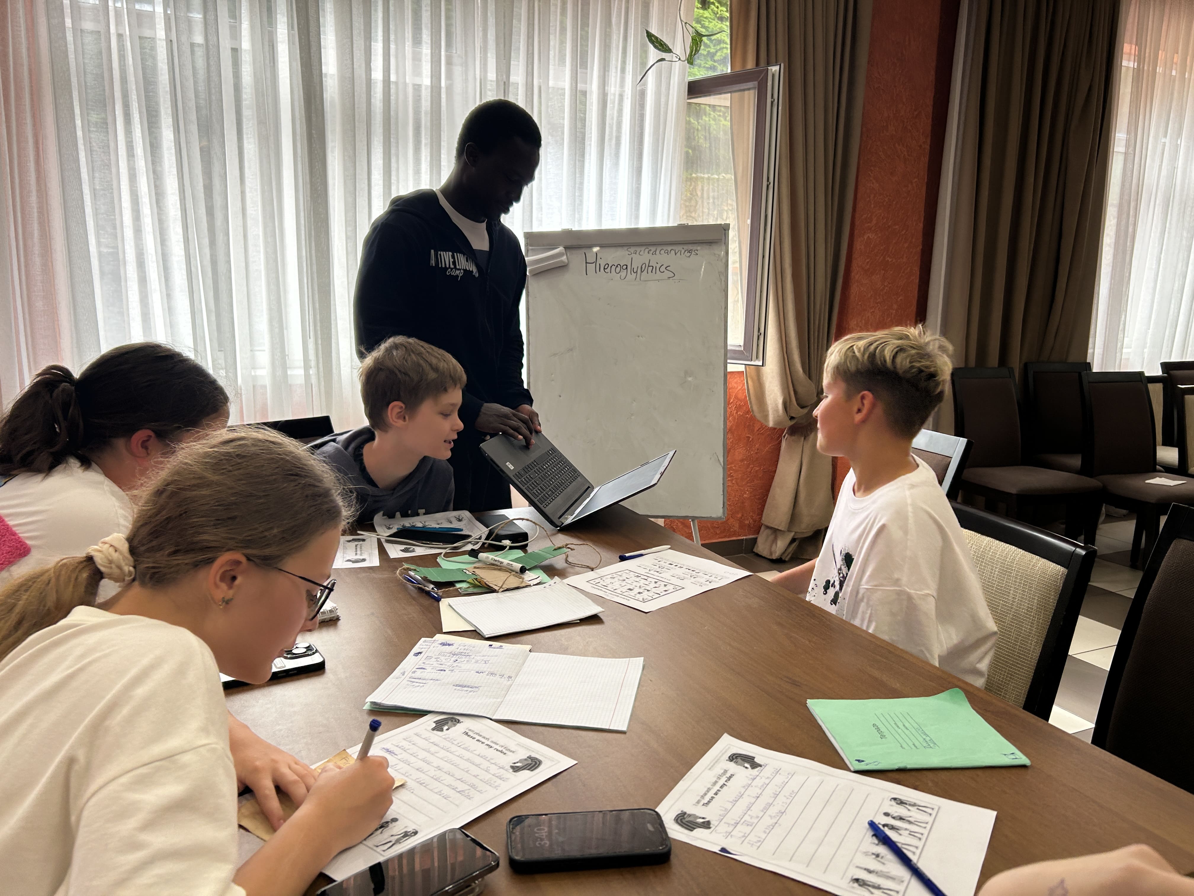 Active Lingua Camp. Сочи (Красная Поляна) – языковой лагерь, Краснодарский край, Сочи. Путевки в детский лагерь на 2026 год, фото обучения 1