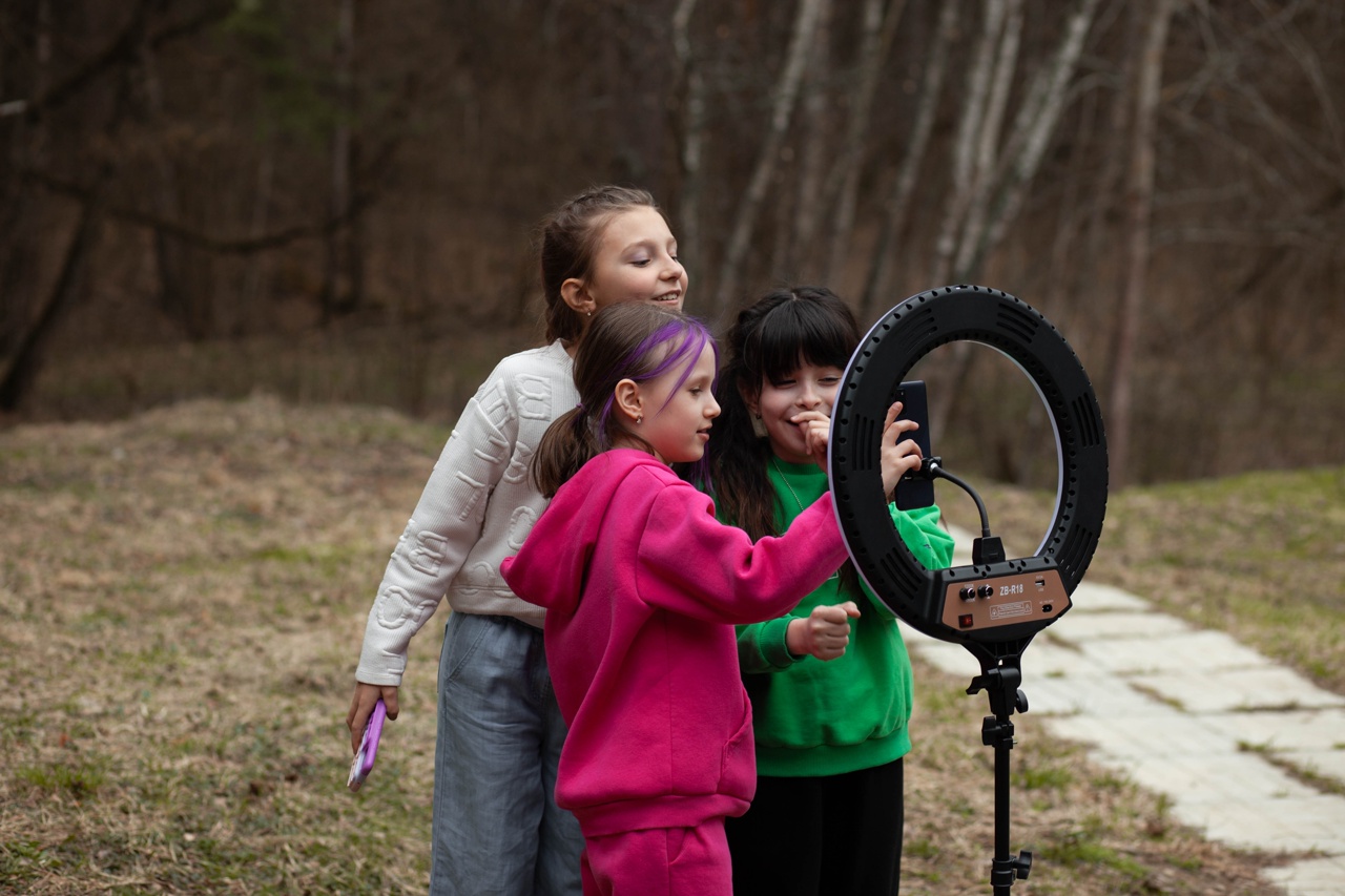 Enjoy Camp. Хештег Ёлочки – творческий лагерь, Московская обл., Домодедово. Путевки в детский лагерь на 2026 год, фото обучения 1