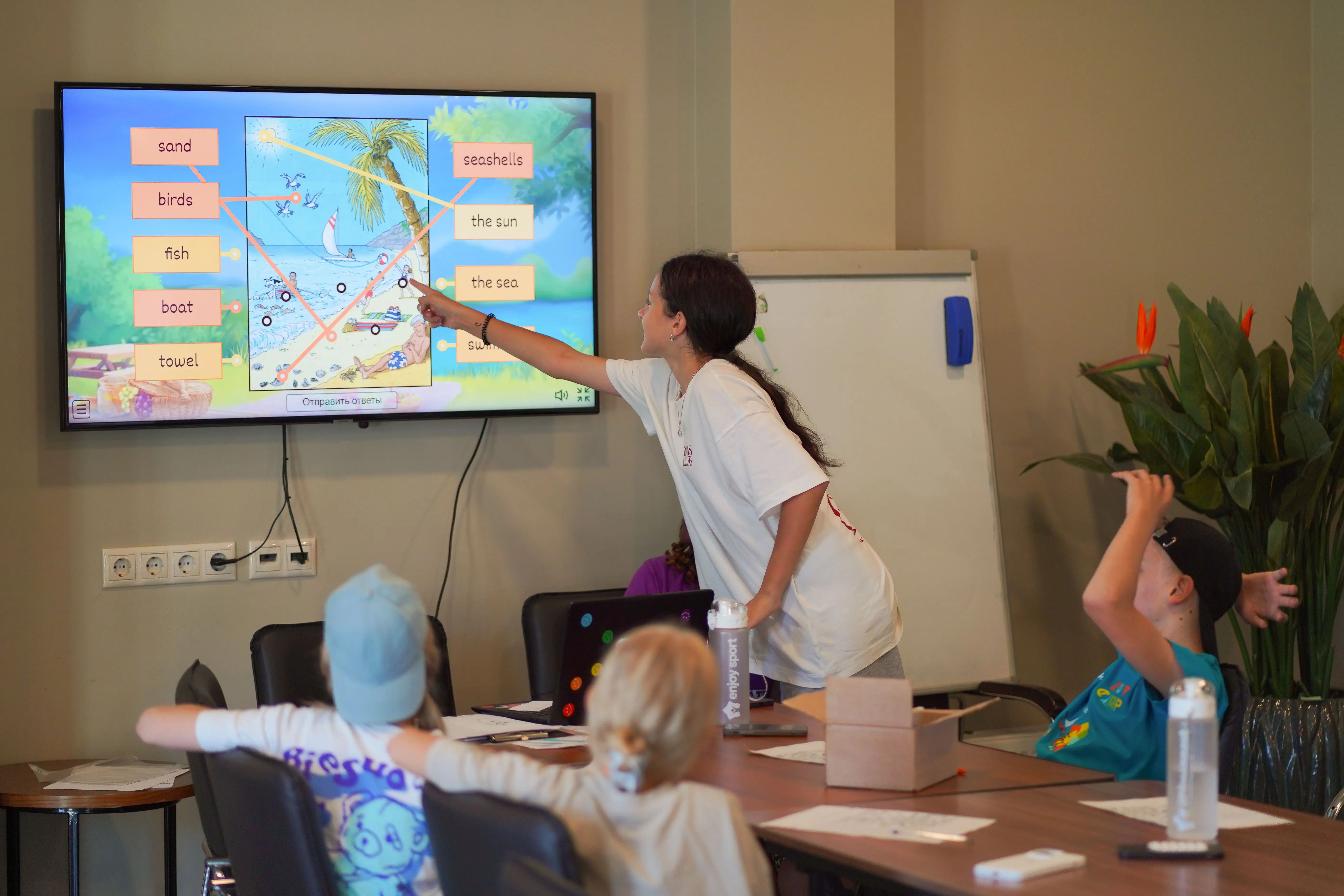 Enjoy Camp. English Level Up Ёлочки – языковой лагерь, Московская обл., Домодедово. Путевки в детский лагерь на 2026-2027 год, фото обучения 5