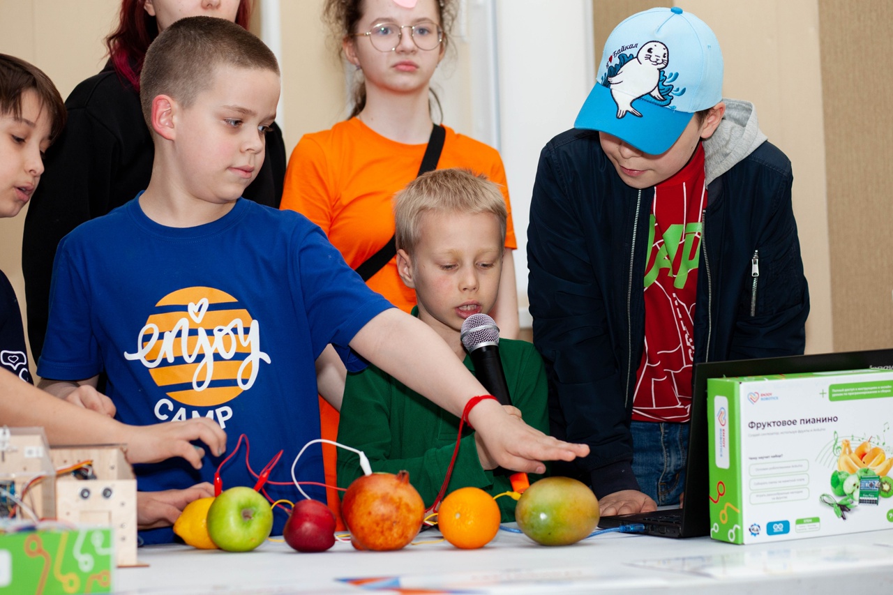 Enjoy Camp. Роботы Изумруд  – IT и математический лагерь, Калужская обл., Жуковский р-н. Путевки в детский лагерь на 2026 год, фото обучения 2