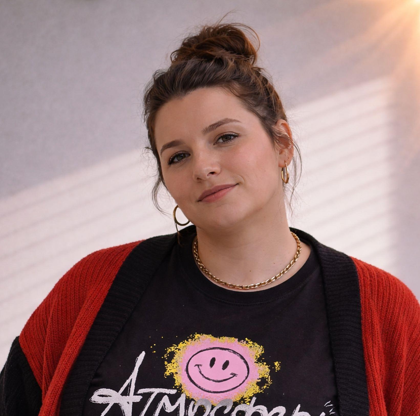 Елена Сезова - Творческий лагерь Атмосфера. Нейросети – творческий лагерь, Московская обл., Пушкинский р-н. Путевки в детский лагерь на 2026 год