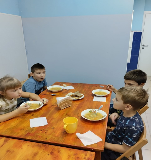 Городской летний лагерь Теремок – городской лагерь, Самара. Путевки в детский лагерь на 2026-2027 год, фото питания 1