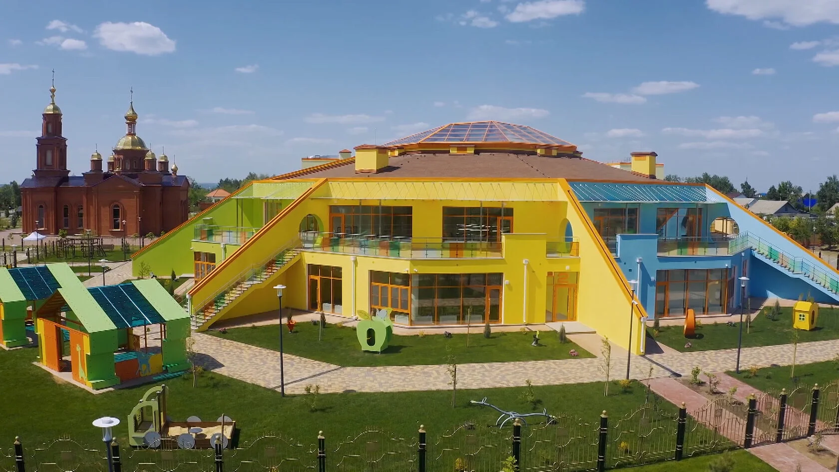 Страна Чудес в ДОЛ Жар-птица – языковой лагерь, Волгоградская обл., Городищенский р-н. Путевки в детский лагерь на 2026 год, фото размещения 1