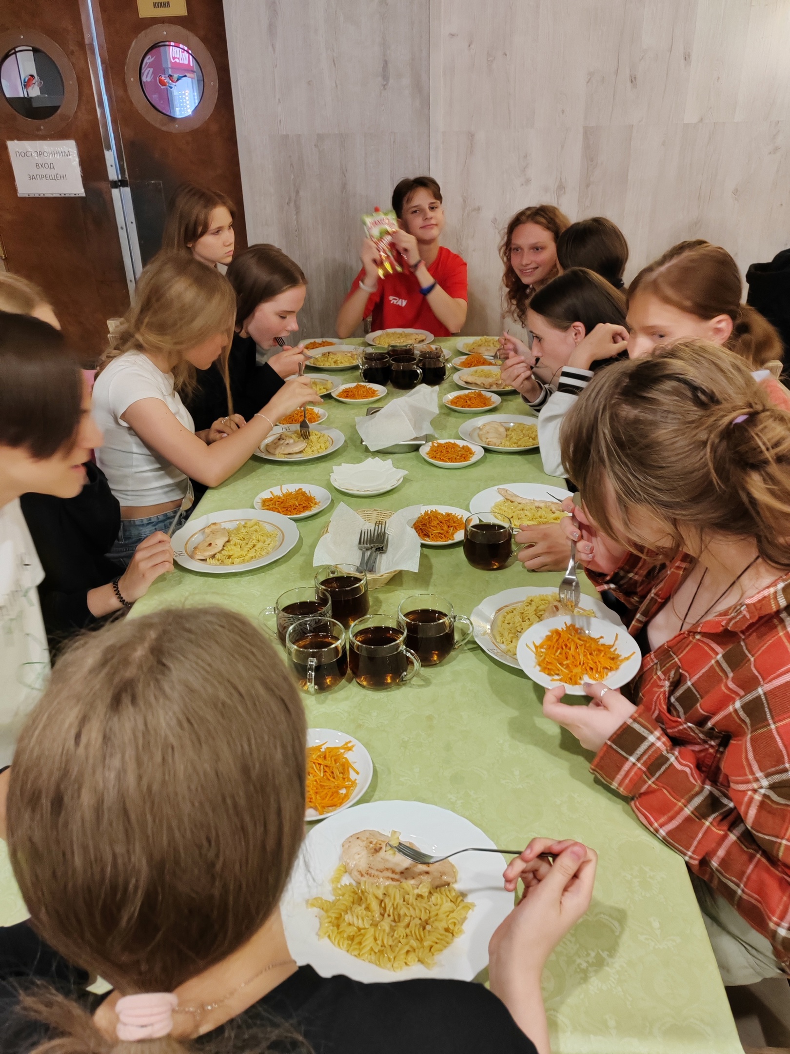 Большая Перемена – языковой лагерь, Ленинградская обл., г. Зеленогорск. Путевки в детский лагерь на 2026-2027 год, фото питания 1