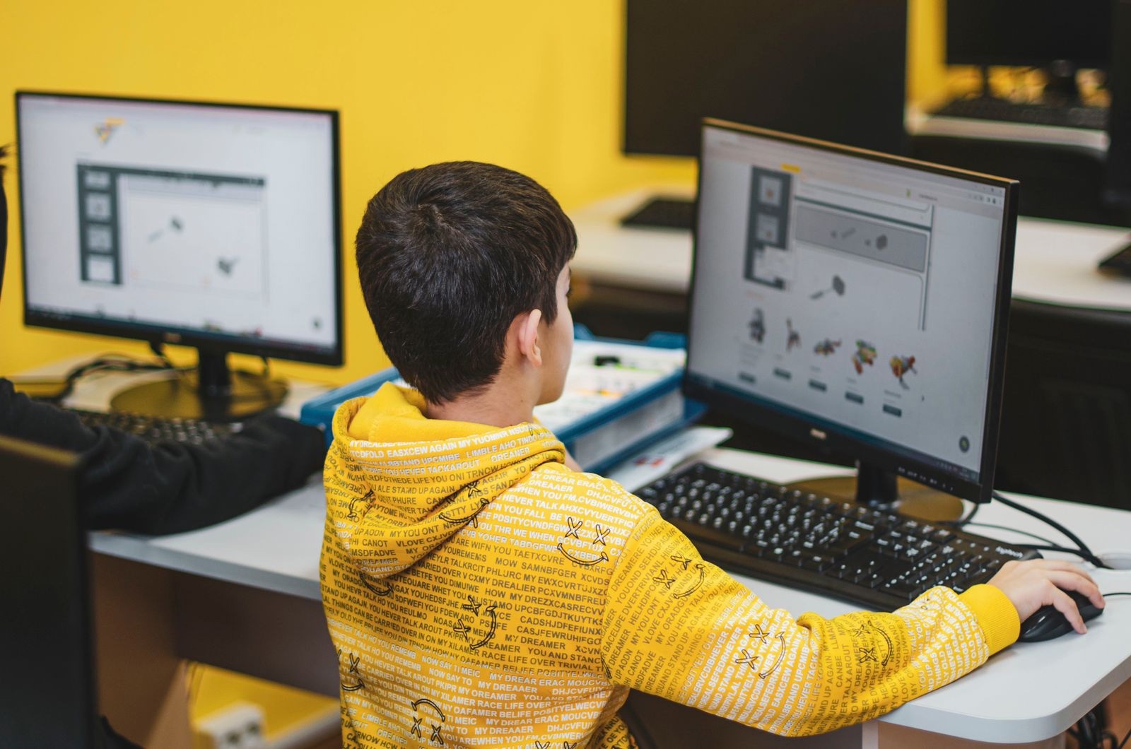 Зимние IT-каникулы в Жуковском Новогодний Хогвартс – городской лагерь, Московская область, Жуковский. Путевки в детский лагерь на 2026-2027 год, фото программы 7