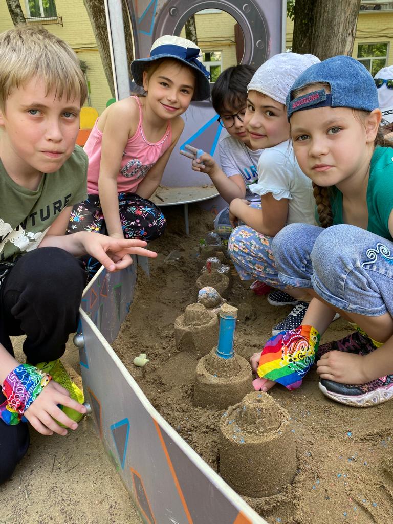 «Детский клуб AMAkids» – путевки в летний детский городской лагерь 2023, Москва, м. Варшавская – 2.