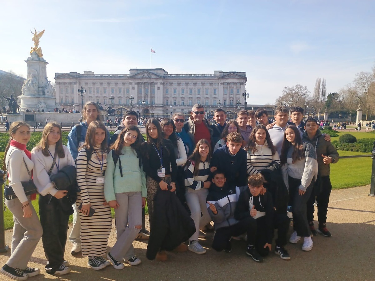 Зимние каникулы в Лондоне – языковой лагерь, Великобритания, Лондон. Путевки в детский лагерь на 2026 год, фото 1