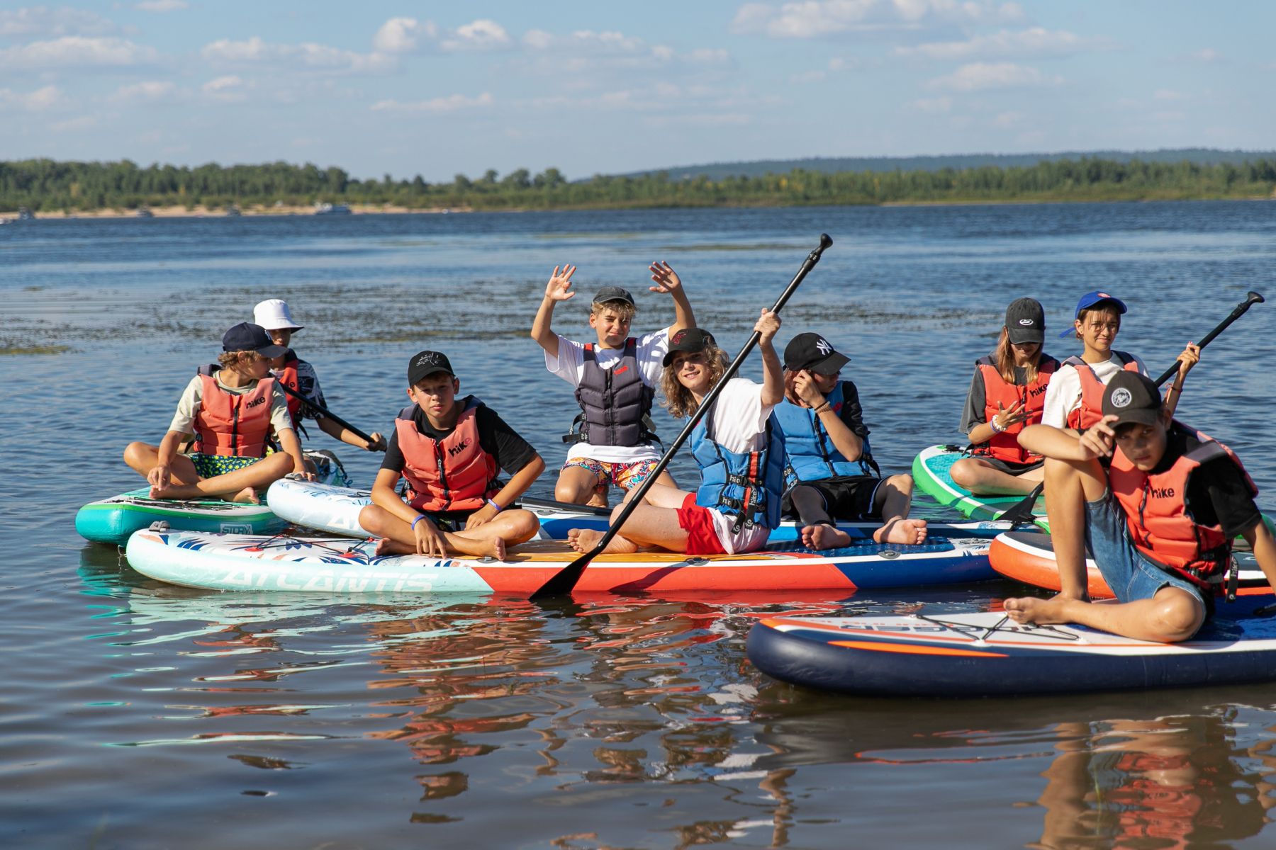 People School. English Camp – языковой лагерь, Самарская обл., Ширяево. Путевки в детский лагерь на 2026 год, фото программы 1