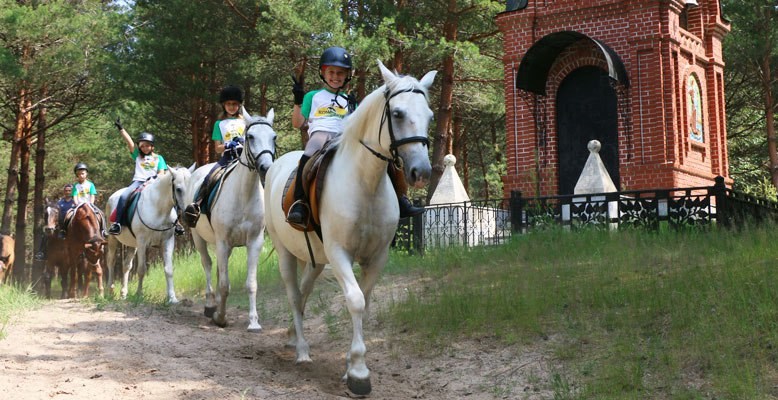 «Лагерь Командор» – Детский конный лагерь в Калужской области, фото программы 1