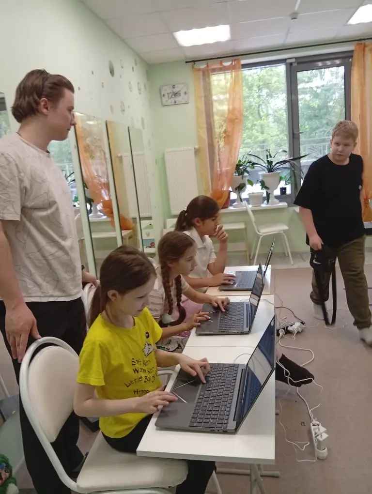 Городской летний клуб Удача. Программирование – детская программа, Санкт-Петербург, м. Лесная. Путевки на детские программы на 2026 год, фото программы 11