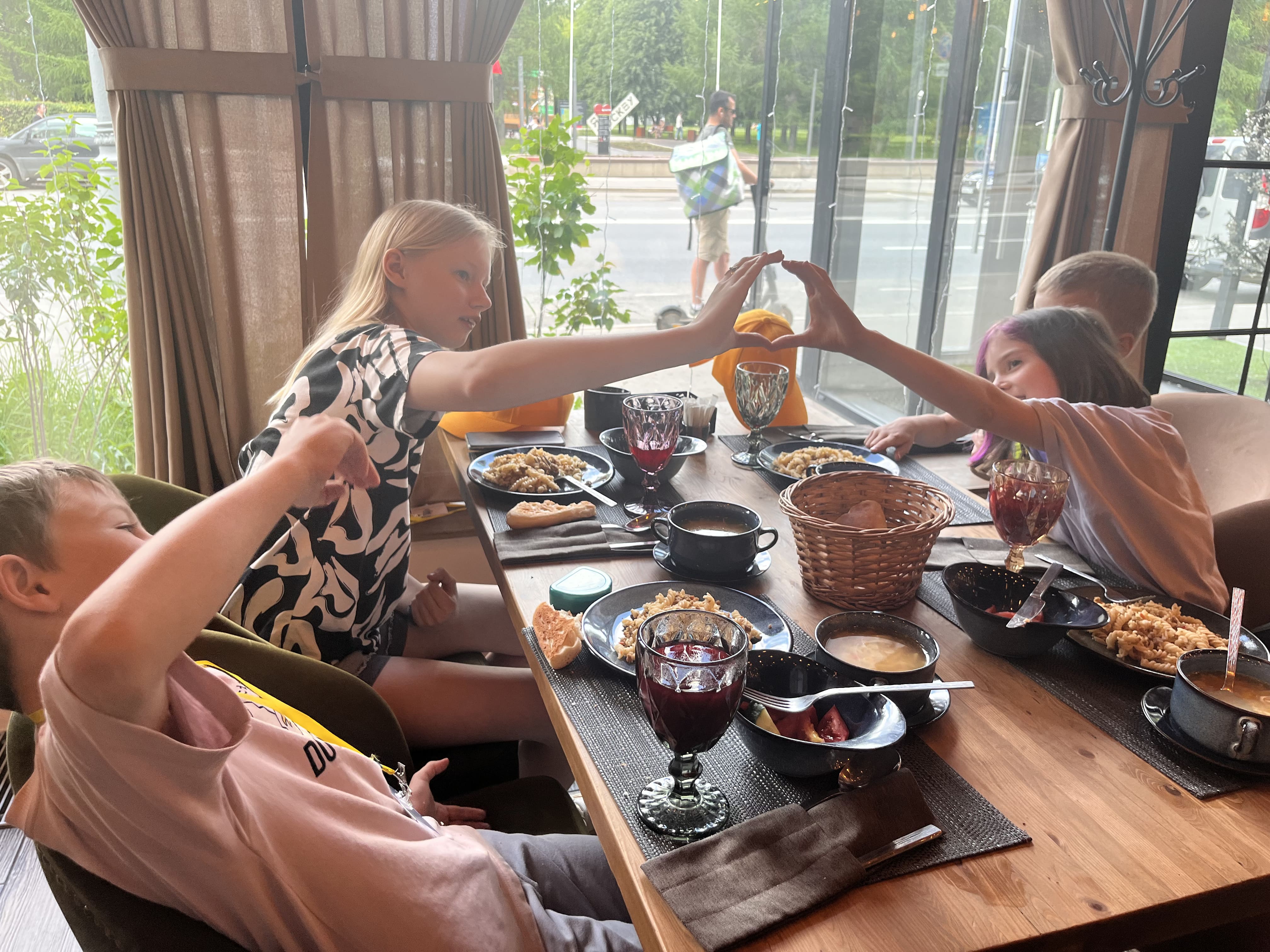 Городской IT-лагерь KiberONE Электросталь – детская программа, Московская обл., Электросталь. Путевки на детские программы на 2026 год, фото питания 1