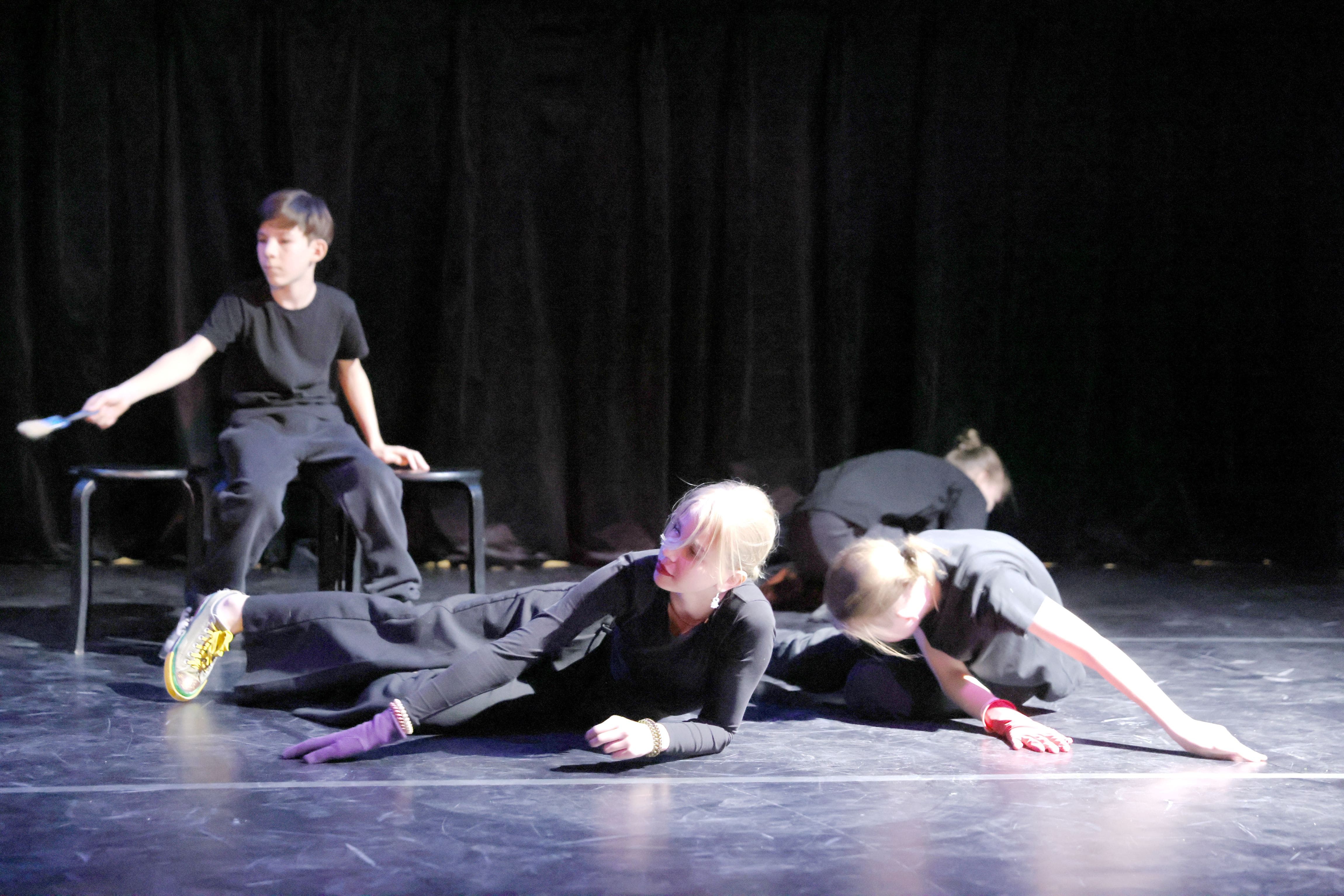 Школа актёрского мастерства Отражение  – детская программа, Москва, 3 локации. Путевки на детские программы на 2026 год, фото программы 1